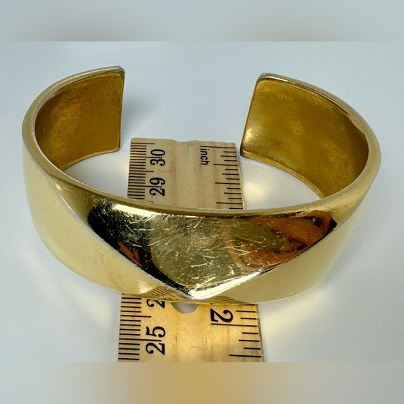 Signed St. John Cuff Gold-time Metal Cuff Bracelet - Picture 8 of 9